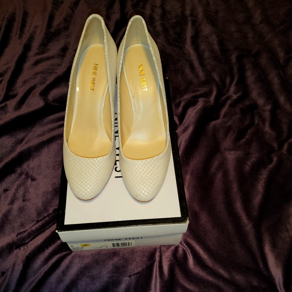 Nine West Handjive Off-White Pump